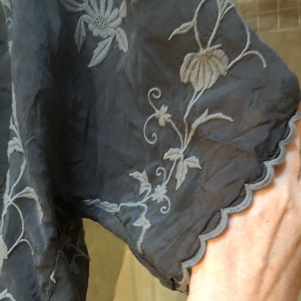 Johnny Was grey Short Sleeve top shirt embroidered xs flutter - Picture 3 of 6